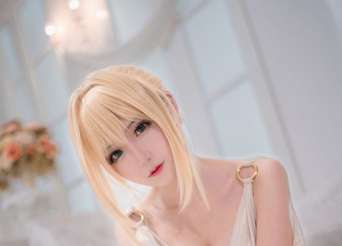 Mát mắt với màn cosplay Nero trong Fate/Grand Order, vòng một "lả lơi" khiến bao anh em xao xuyến