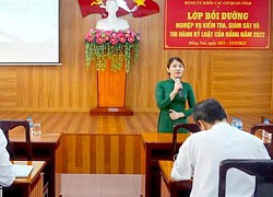 Như ngọn đèn pha soi rọi...