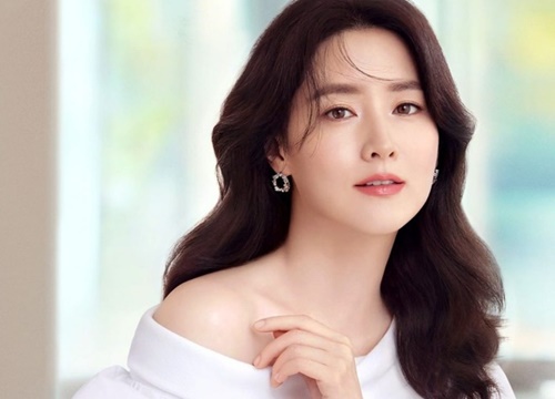 "Quốc bảo nhan sắc" Lee Young Ae: Mỹ nhân tài sắc U60 vẫn đẹp xuất thần, hôn nhân hạnh phúc với đại gia hơn 20 tuổi