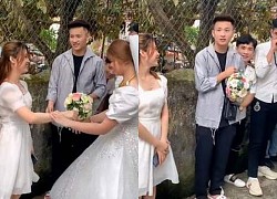 Chàng trai đơ người khi bất ngờ được bạn gái tặng hoa cưới