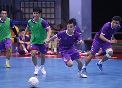 Hai tuyển thủ futsal Việt Nam phải tập riêng vì chấn thương