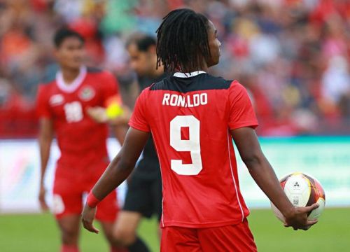 Ronaldo buồn vì không được đá penalty