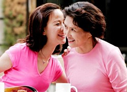 Vừa biết con dâu có bầu, mẹ chồng vội đi theo chăm sóc