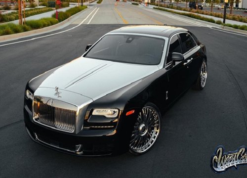 Rolls-Royce Phantom sang chảnh nhưng cá tính "dàn chân" siêu lạ