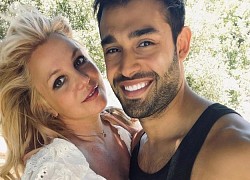 Hôn phu của Britney Spears: 'Thật khó nhưng chúng tôi không cô đơn'