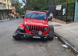 Jeep Wrangler Rubicon bị nạn như kiểu rơi từ trên trời xuống?