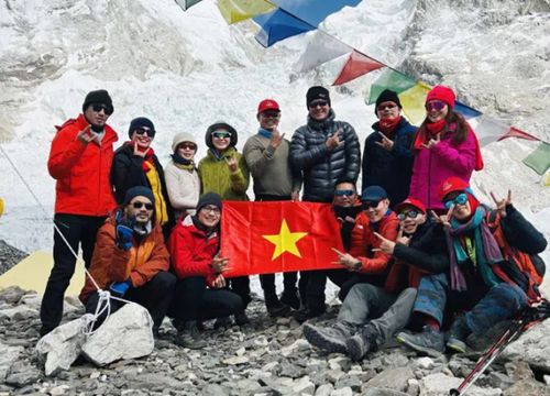 Thành viên Tập đoàn Openasia Group trở thành người phụ nữ Việt Nam đầu tiên chinh phục đỉnh Everest