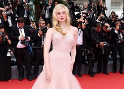 Elle Fanning tại Cannes 2022: Diện váy hồng để tóc vàng xinh xuất sắc đến độ được ví như Juliet giữa đời thực