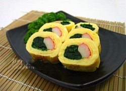 Làm trứng cuộn kiểu sushi