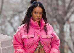 Rihanna sinh con trai