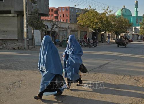 Taliban yêu cầu các nữ MC che kín mặt khi lên sóng truyền hình