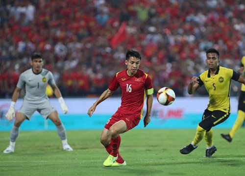 Thi đấu quá nhiệt, Hùng Dũng phải đi kiểm tra doping sau chiến thắng U23 Malaysia