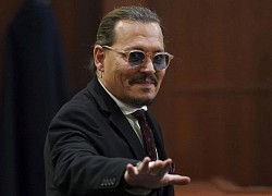 Ai ở bên Johnny Depp lúc bị tẩy chay?