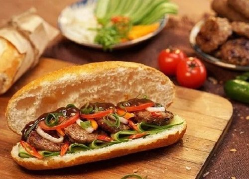 Bánh mì thịt nướng: 2 cách làm đơn giản với nước sốt cực ngon