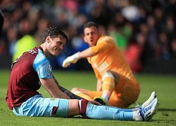 CĐV Burnley thất thần trong ngày đội nhà rớt hạng Premier League