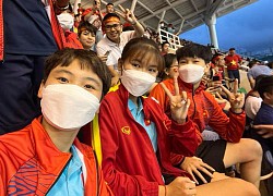 Hội nhà vô địch SEA Games tối hôm trước rủ nhau đi cổ vũ U23 Việt Nam giành HCV: Loạt ảnh viral đêm chung kết!