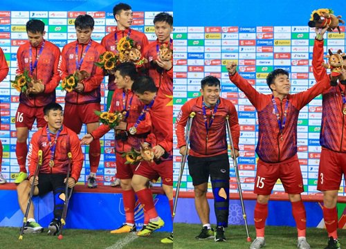 Lê Văn Xuân chống nạng lên nhận HCV SEA Games 31 và giọt nước mắt của bố