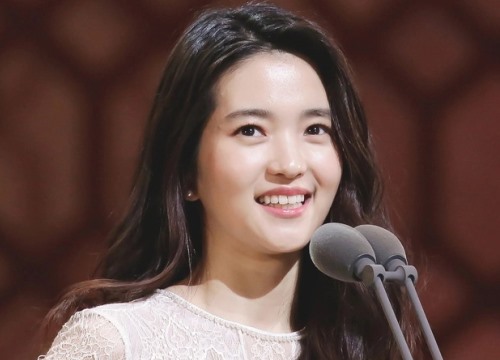 Nữ hoàng thế hệ mới - Kim Tae Ri: Nàng Thị hậu tài năng của showbiz Hàn, được dự đoán "soán ngôi" loạt đàn chị Song Hye Kyo, Son Ye Jin