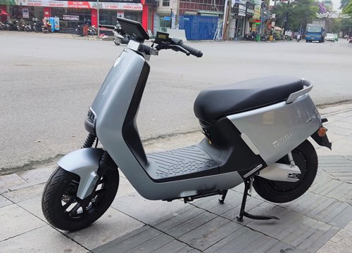 Xe máy điện giá rẻ 22 triệu đồng, cốp rộng mênh mông 26L, đi 90km khi đầy pin