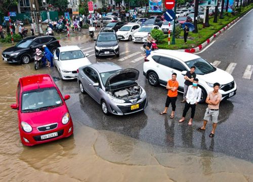 Xử lý thế nào khi không may lái xe vào vùng ngập nước?