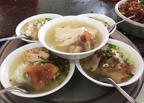 Bánh canh bột lọc giò heo nổi tiếng nhất Bà Rịa