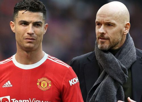 Carragher: 'MU không thể vào mùa mới cùng một tiền đạo như Ronaldo'