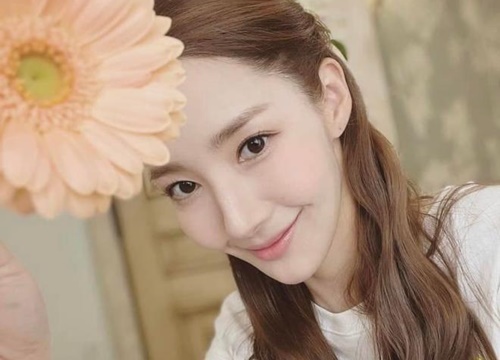 Được mệnh danh là 'Nữ hoàng dao kéo' nhưng sao giờ mặt của Park Min Young lại biến dạng thế này!