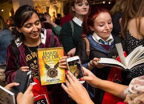 'Harry Potter' cùng những bí mật chưa kể: Bất ngờ khi Ron giả gái, hát rap trong buổi casting