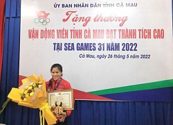 Khen thưởng vận động viên đạt Huy chương bạc môn Bóng đá Futsal nữ tại SEA Games 31