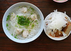 Quán bánh canh gần 20 năm nổi tiếng ở Nha Trang