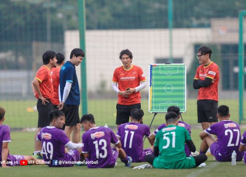 U23 Việt Nam tập đội hình siêu tấn công, luyện pressing tầm cao