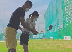 Con gái Thủy Tiên - Công Vinh tập đánh golf, chiều cao gây ấn tượng