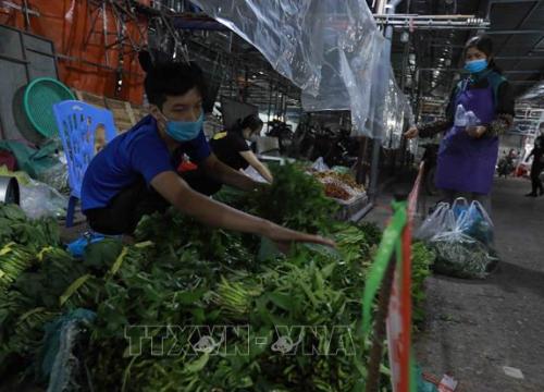 Giá rau xanh tăng mạnh do mưa to kéo dài