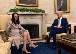 Ông Biden nhờ nữ Thủ tướng New Zealand chỉ dẫn đối phó nạn xả súng