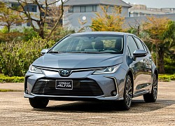 Toyota Corolla Altis 2022 biển số ngũ quý 2 được bán giá 2,2 tỷ đồng, bằng 2 chiếc Camry 'đập hộp'