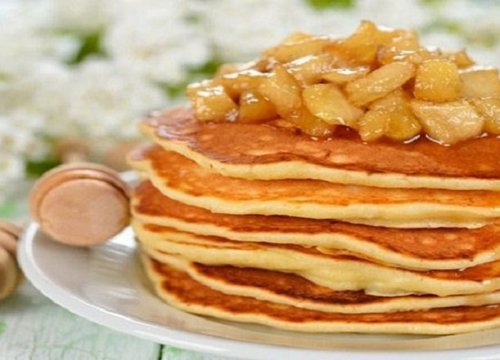 Cách làm bánh pancake truyền thống sốt táo caramel ngon chuẩn vị