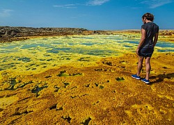 Chiêm ngưỡng vẻ đẹp tử thần đa sắc màu của vùng đất địa nhiệt kỳ bí