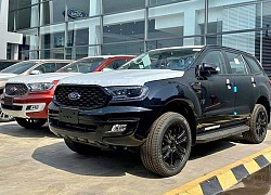 Ford Everest, Honda CR-V giảm giá hơn 100 triệu đồng tại đại lý