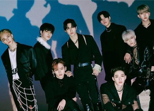 Nhóm nam bán được nhiều album nhất trong suốt 10 năm qua: EXO - SEVENTEEN xếp sau hậu bối, vị trí đầu không khó đoán