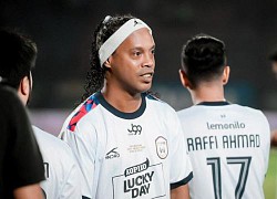 Ronaldinho để thua trong trận ra mắt ở Indonesia