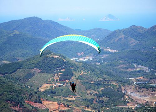 Trải nghiệm dù lượn, ngắm cảnh đẹp Nha Trang từ trên cao