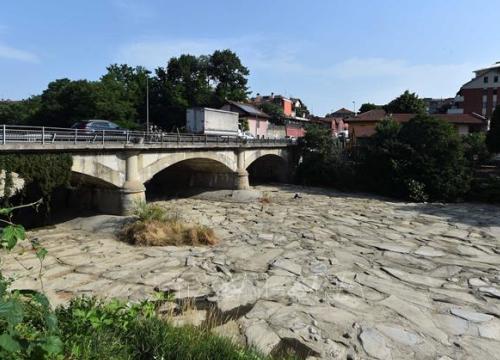 Vùng Lombardy (Italy) kêu gọi người dân tiết kiệm nước uống do hạn hán