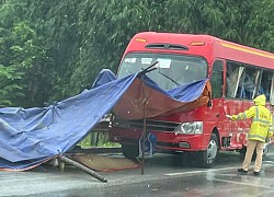 Hai xe khách tông nhau trên cao tốc Nội Bài - Lào Cai, 7 người thương vong