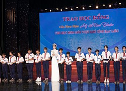 Hoa hậu Lý Kim Thảo trao học bổng cho học sinh nghèo tỉnh Bạc Liêu