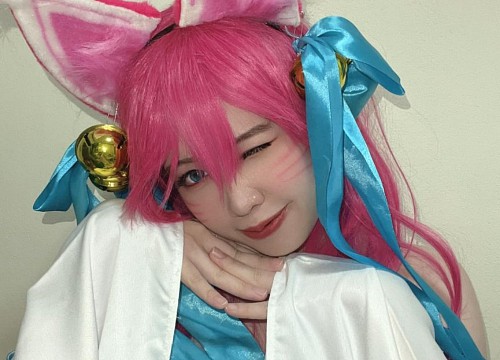 Nữ tuyển thủ đội tuyển LOL Lào cosplay Ahri, Gwen khiến fan Việt ngây ngất