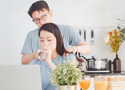 Ngã quỵ khi nghe chồng thú tội "say nắng"