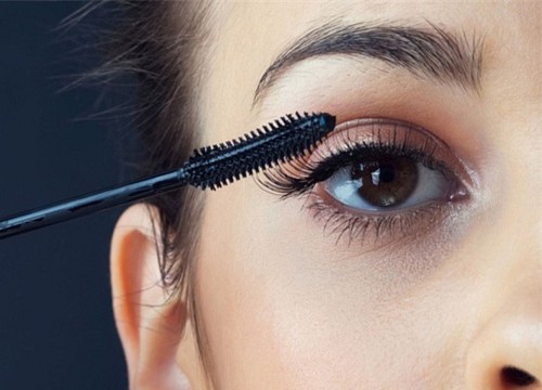 Sai lầm thường gặp khi trang điểm bằng mascara