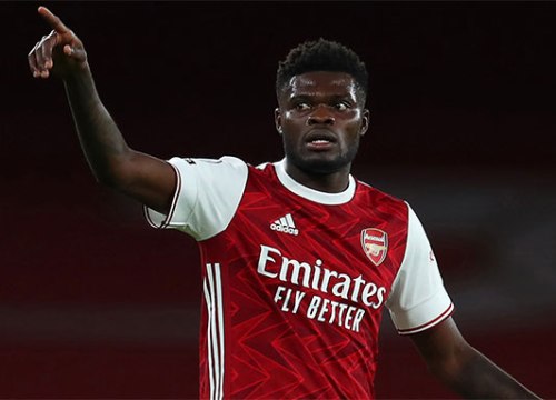 Thomas Partey bất ngờ đổi tên nhưng không đổi áo