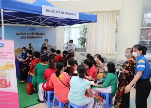 Vinamilk cùng người cao tuổi lan tỏa thông điệp 'Sống khỏe, sống thanh xuân'