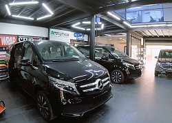 Bộ đôi Mercedes-Benz V-Class mới tinh chưa bóc nilon đã được độ theo phong cách Maybach kiểu mới tại TP.HCM